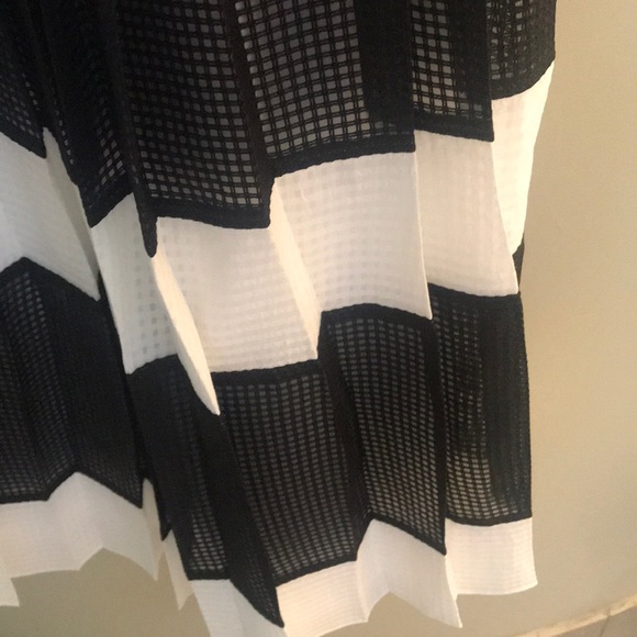 Beautiful midi pleated skirt - Picture 4 of 4